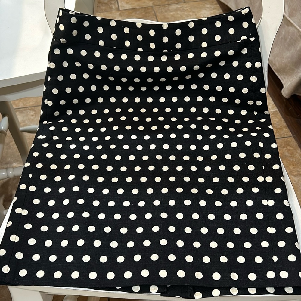 Banana republic skirt. Size 2. Black with white polka dots. Lined